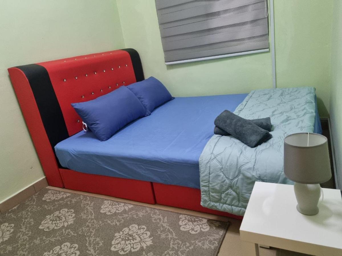 D'Lestari Homestay Seri Kembangan Exterior foto