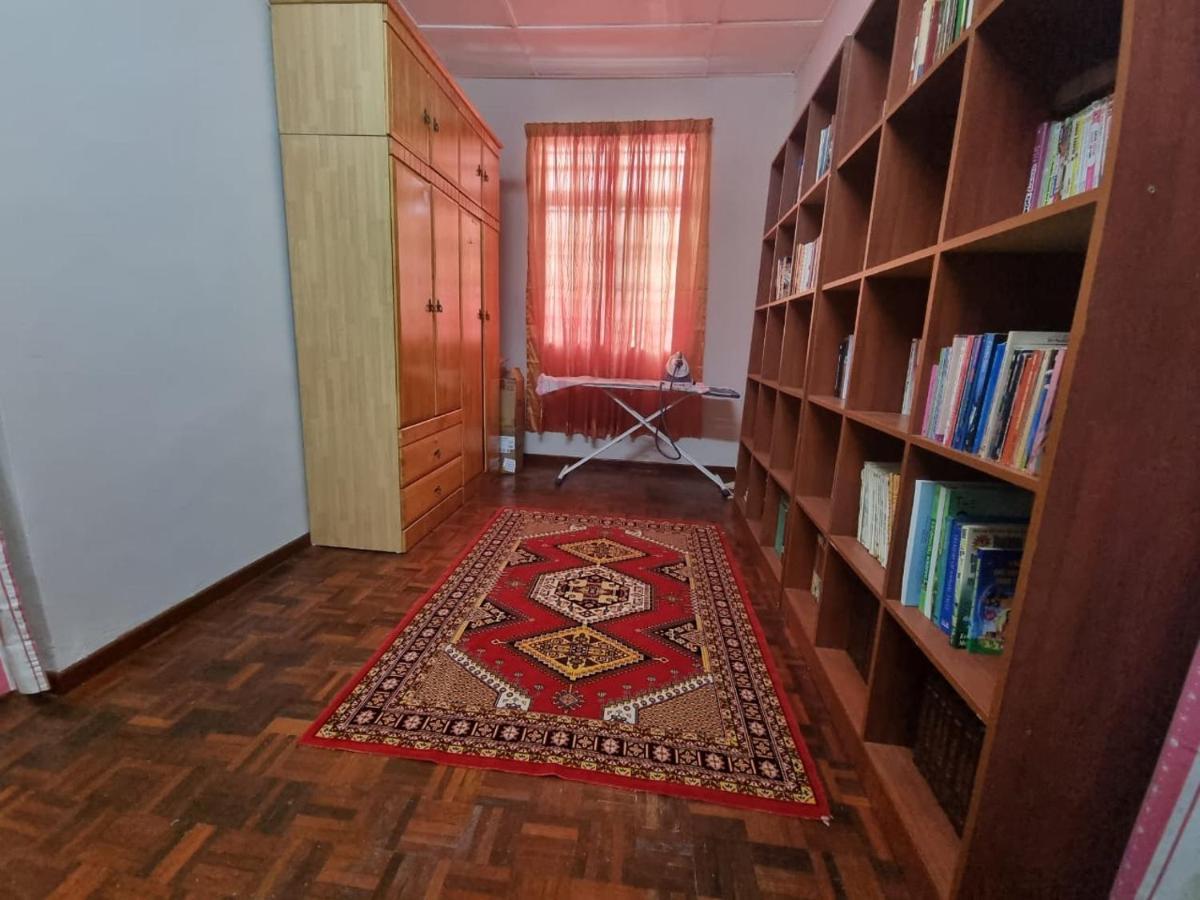 D'Lestari Homestay Seri Kembangan Exterior foto